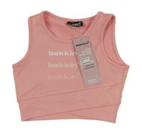 Nové - Růžový sportovní crop top s nápisy Bekkin'