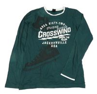 Tmavozelené tričko s nápisom a topánkami Chapter young