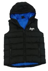 Čierna vzorovaná prešívaná šušťáková zateplená vesta s logom a kapucňou hype.