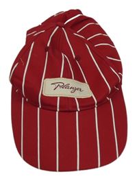 Červeno-biela pruhovaná šiltovka s nášivkou