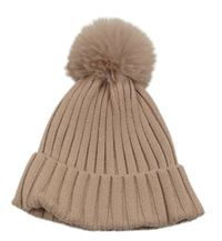 Pudrová žebrovaná pletená čepice s bambulí