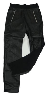 Černé koženkové tregíny se zipy River Island