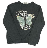 Tmavosivý melírovaný sveter s motýlikmi a nápismi zn. H&M