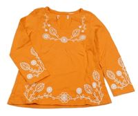 Oranžové tričko s kvetinami
