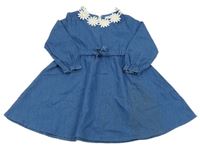 Modré šaty s květinami