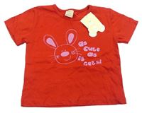 Červené tričko s nápisom a králikom Tiny Ted