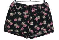 Dámske čierne kvetované rifľové kraťasy zn. Topshop