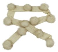 Smetanová šála s bambulkami