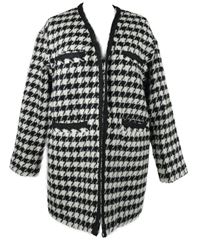 Dámský černo-bílý kostkovaný zateplený kabát Mango