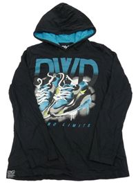 Čierne tričko s topánkami a kapucňou C&A