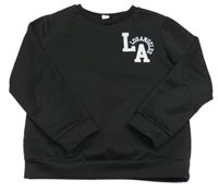 Čierna mikina s písmenky a nápisom