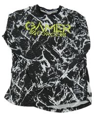 Černo-bílé vzorované triko s nápisem Chapter young