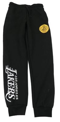 Černé tepláky s nápisem - NBA