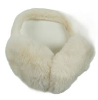 Smetanové kožešinové klapky na uši