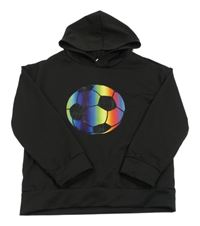 Čierna mikina s loptou a kapucňou