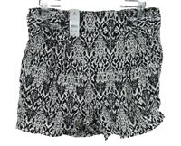 Nové - Dámské černo-bílé vzorované plátěné kraťasy George 