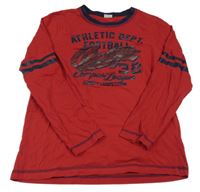 Červené tričko s nápisom