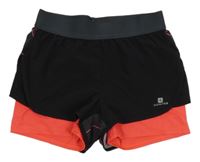 Černo-korálové vzorované sportovní dvojité kraťasy Domyos 