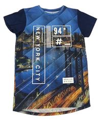 Modro-okrové vzorované tričko s městem a nápisom Rebel