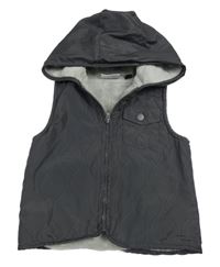 Tmavosivá vzorovaná šušťáková zateplená vesta s kapucňou mick mack