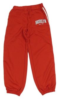 Červeno-biele tepláky s pruhmi a nápismi Shein