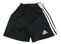 Čierne športové funkčné kraťasy s bielymi pruhmi a logem Adidas