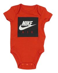 Červené body s logem Nike Air