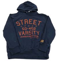 Tmavomodrá mikina s nápismi a kapucňou YIGGA