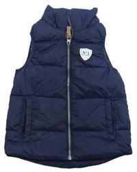 Tmavomodrá prešívaná šušťáková zateplená vesta s nášivkou H&M