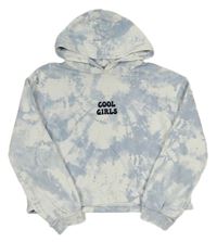 Světlemodro-biela batikovaná crop mikina s nápismi a kapucňou C&A