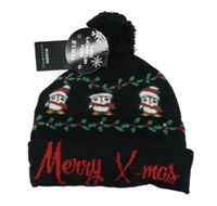 Nové - čierna vianočná čapica s tučňáčky a nápisom a brmbolcom ACCESSORIES