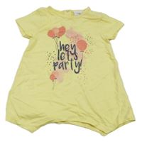 Žlté šaty s nápismi a balonky Topomini