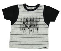 Bielo-čierne pruhované tričko s nápisom