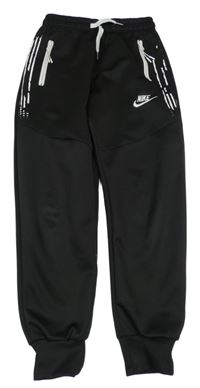 Černé tepláky Nike