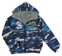 Tmavomodrá vzorovaná šusťáková zateplená bunda s nápisem a kapucí 