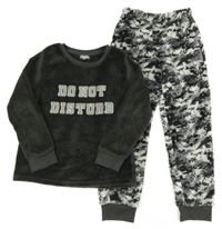 Tmavošedé vzorované plyšové pyžamo s nápisem 