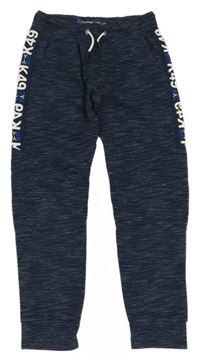 Tmavomodré melírované tepláky s čísly a písmenky alive