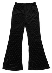 Čierne kárované flare zamatové nohavice PRIMARK