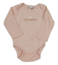 Svetloružové body s nápisom Ergee