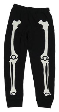 Čierne tepláky s kostlivcem