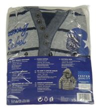 Nové - Šedo-tmavomodrá pruhovaná mikina s nápisem a helmou a kapucí 