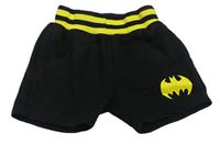 Čierno-žlté teplákové kraťasy s Batmanem