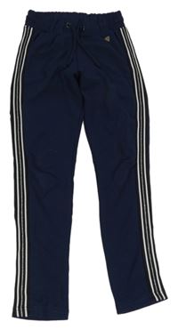 Tmavomodré teplákové kalhoty s pruhem 