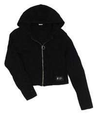 Čierny rebrovaný prepínaci crop sveter s kapucňou C&A