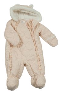 Světlebroskvovoá šusťáková zimní kombinéza s prošívanými srdíčky a kapucí s kožešinou a oušky C&A