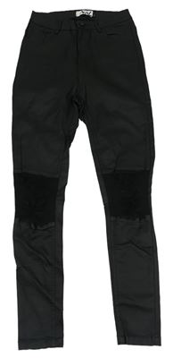 Čierne lesklé nohavice s čipkou