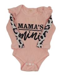 Růžové žebrované body s nápisem a vzorem na rukávech