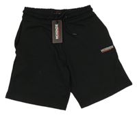 Nové - černé teplákové kraťasy s logem McKenzie