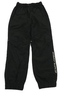 Černé softshellové kalhoty s nápisem 