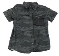 Tmavošedá army košile s kapsou Firetrap